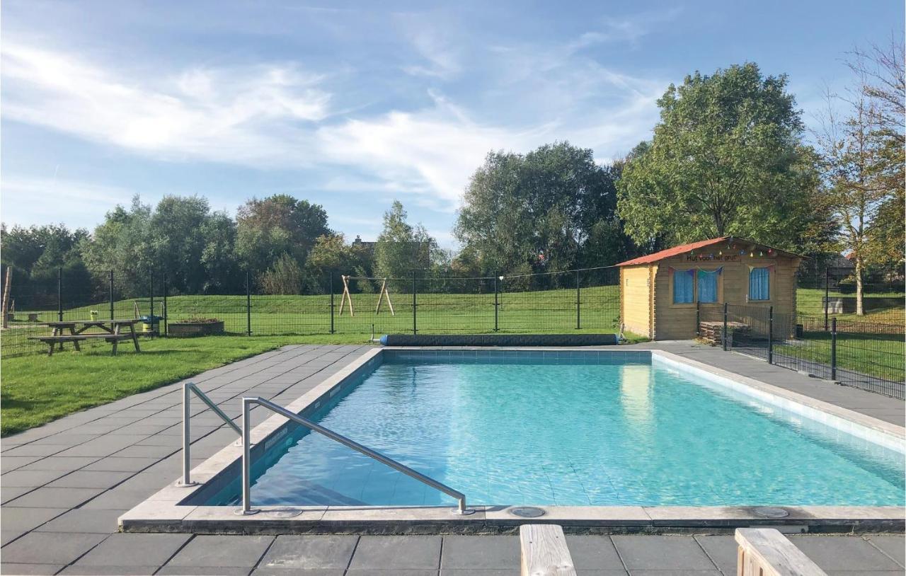 2 Bedroom Awesome Home In Tzummarum Bagian luar foto