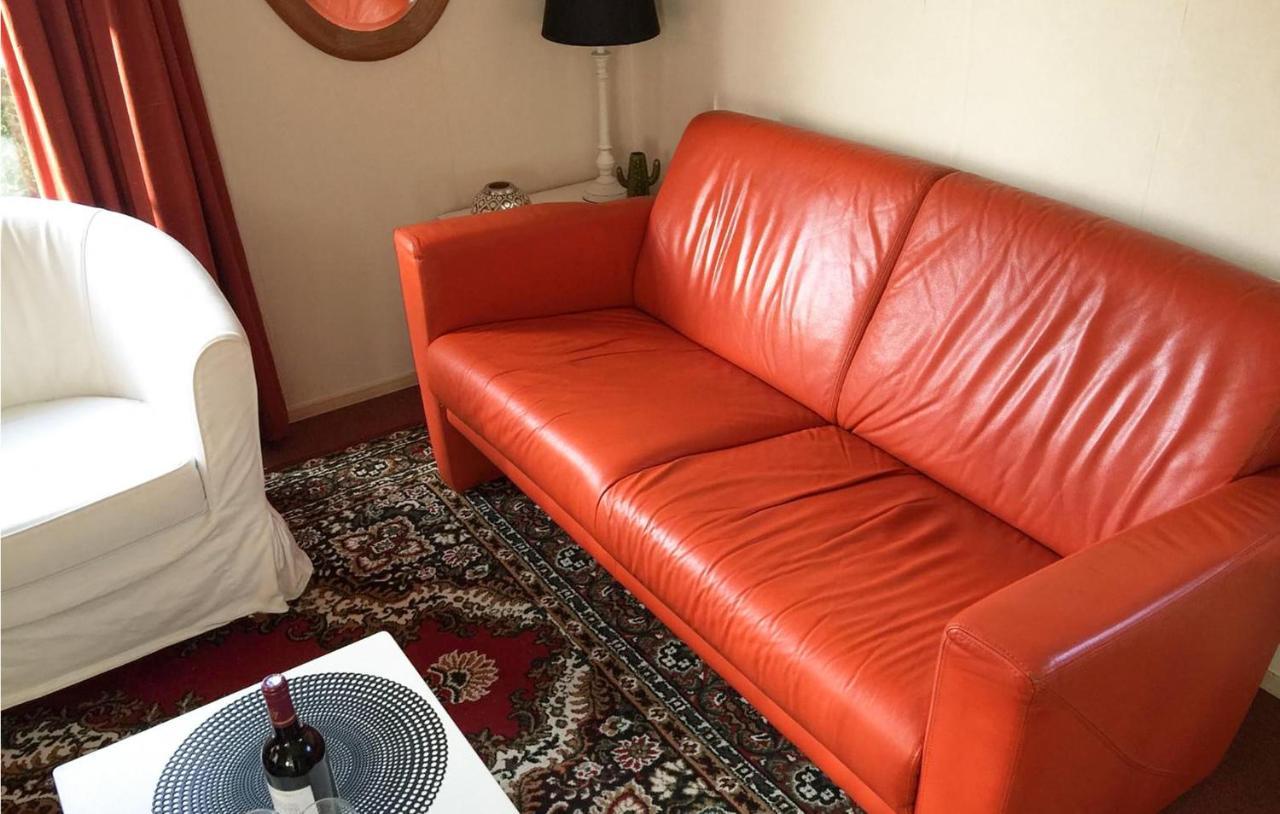 2 Bedroom Awesome Home In Tzummarum Bagian luar foto